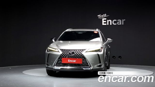Lexus UX 2.0 2WD - фото 2