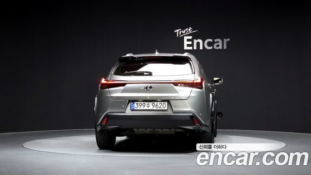 Lexus UX 2.0 2WD - фото 3