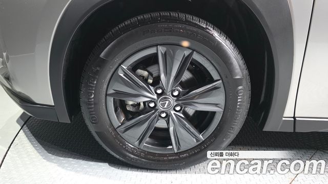 Lexus UX 2.0 2WD - фото 4