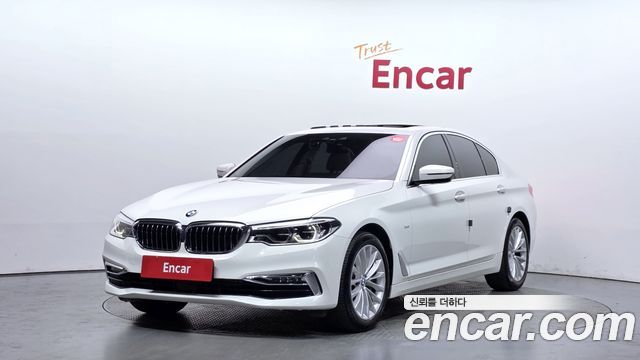 BMW 5-Series G30 530i xDrive Luxury Plus - фото 0