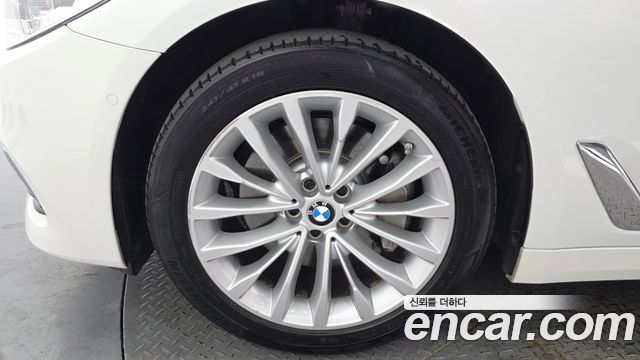 BMW 5-Series G30 530i xDrive Luxury Plus - фото 4