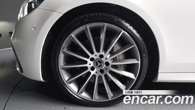 Mercedes-Benz E-Class W213 E350 4MATIC AMG Line - фото 4