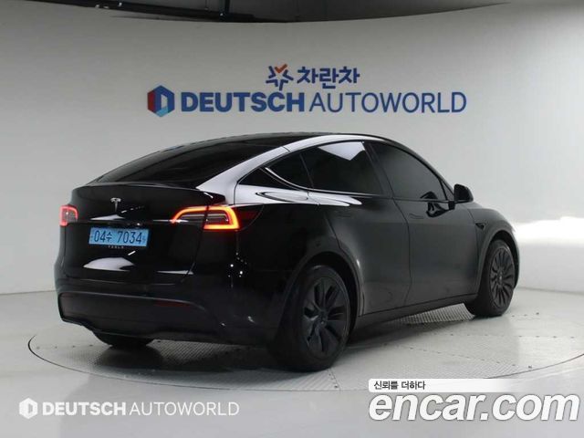 Tesla Model Y RWD - фото 1