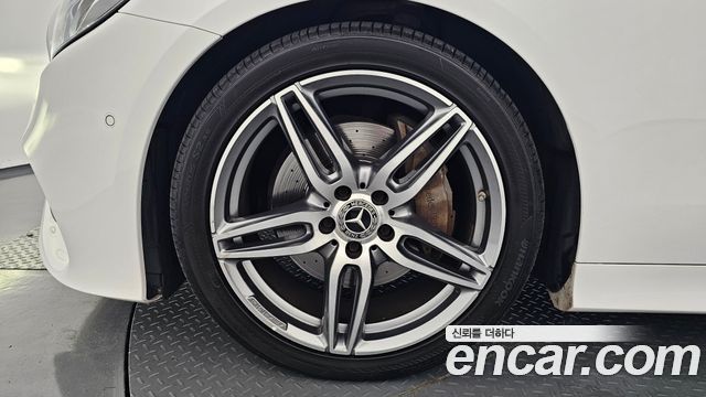 Mercedes-Benz E-Class W213 E220d Cabriolet - фото 4