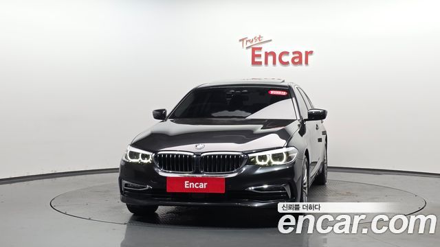 BMW 5-Series G30 520i Luxury - фото 1