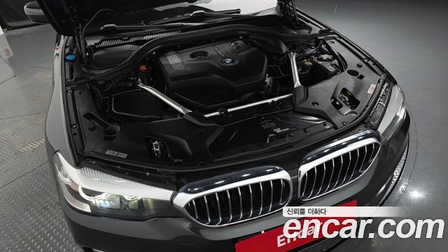 BMW 5-Series G30 520i Luxury - фото 4