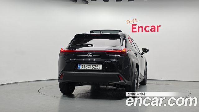 Lexus UX 2.0 2WD - фото 3