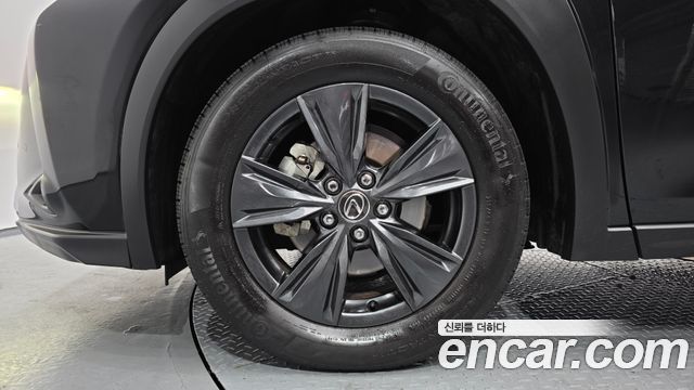 Lexus UX 2.0 2WD - фото 4