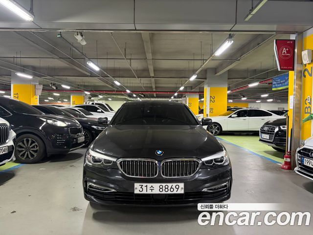 BMW 5-Series G30 520i Luxury - фото 0