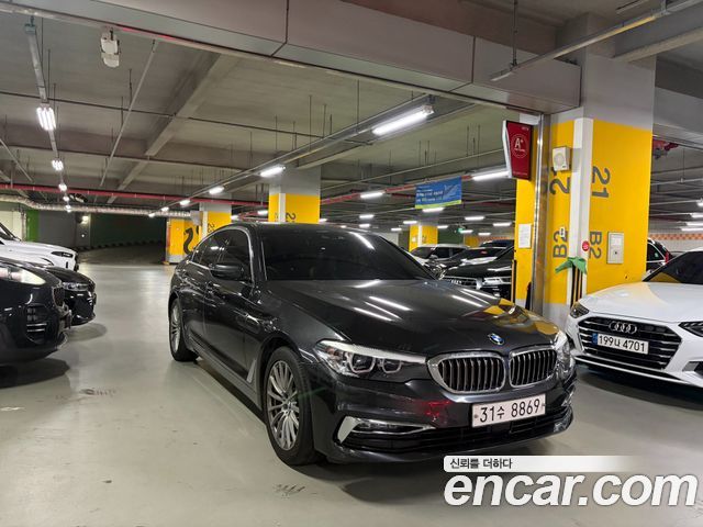 BMW 5-Series G30 520i Luxury - фото 1
