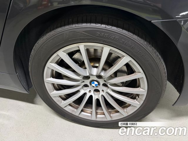 BMW 5-Series G30 520i Luxury - фото 4
