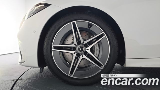 Mercedes-Benz C-Class W206 C200 AMG Line - фото 3