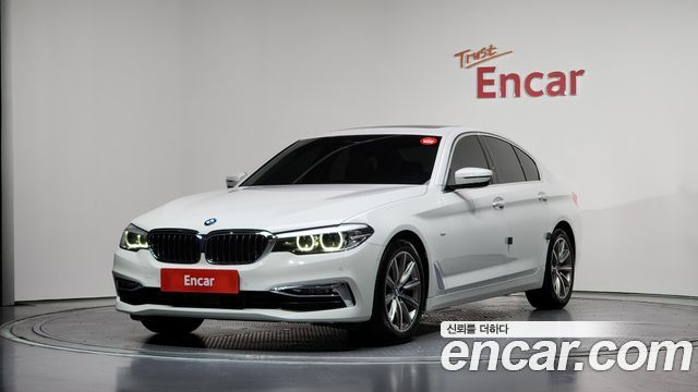 BMW 5-Series G30 520i Luxury - фото 0