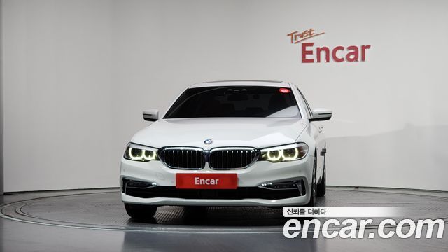 BMW 5-Series G30 520i Luxury - фото 2