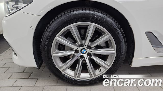 BMW 5-Series G30 520i Luxury - фото 4
