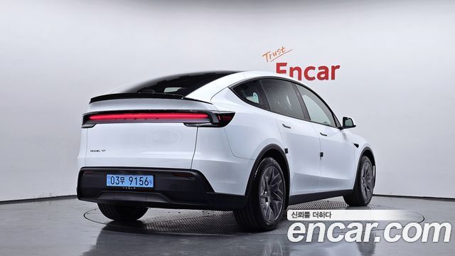 Tesla Model Y L Long Range AWD - фото 1