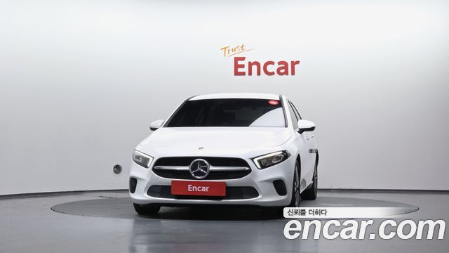 Mercedes-Benz A-Class W177 A200d Sedan - фото 2