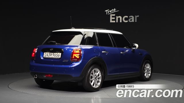 Mini Cooper 5Door HIGH 3rd - фото 1