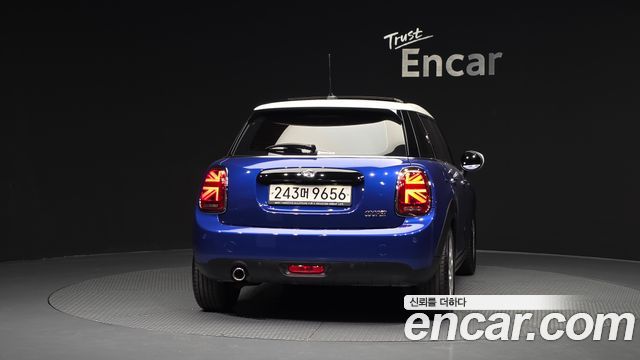 Mini Cooper 5Door HIGH 3rd - фото 3