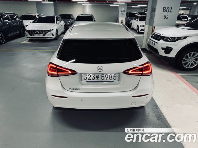 Mercedes-Benz A-Class W177 A220 Hatchback - фото 3