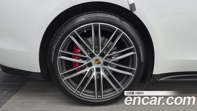 Porsche Panamera 4.0 GTS - фото 4