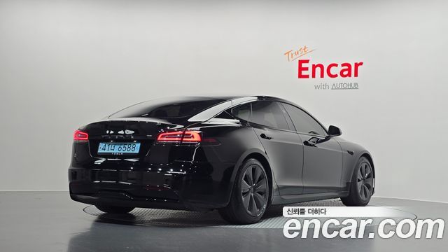 Tesla Model S AWD - фото 1