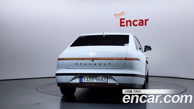 Hyundai Grandeur GN7 2,5 Gasoline 2WD Calligraphy - фото 3