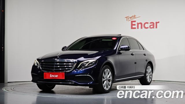 Mercedes-Benz E-Class W213 E300 Exclusive - фото 0
