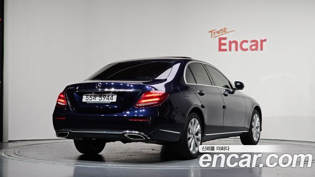 Mercedes-Benz E-Class W213 E300 Exclusive - фото 1