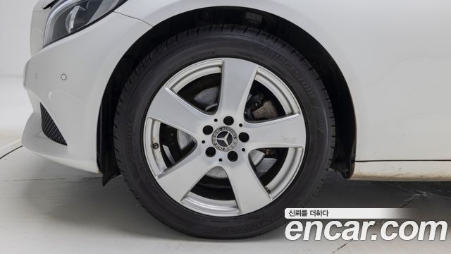 Mercedes-Benz C-Class W205 C200 d - фото 4