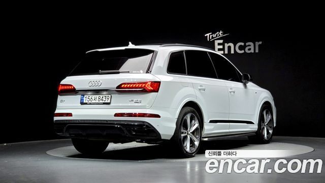 Audi Q7 55 TFSI Quattro Premium - фото 1