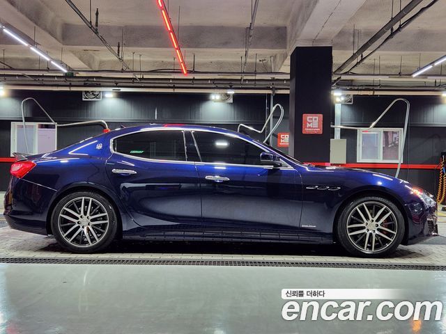 Maserati Ghibli 3.0 Diesel GranLusso 3rd - фото 0