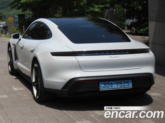 Porsche Taycan Base - фото 3