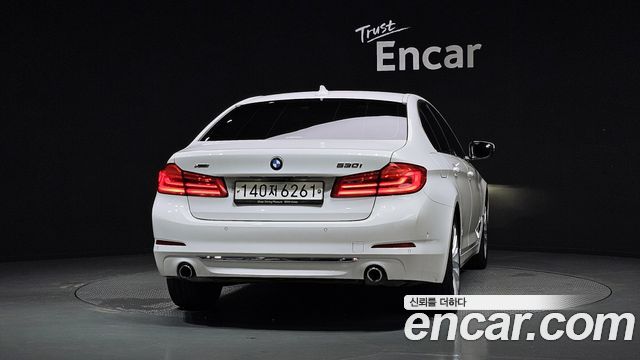 BMW 5-Series G30 530i xDrive Luxury Plus - фото 3