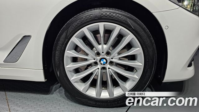 BMW 5-Series G30 530i xDrive Luxury Plus - фото 4
