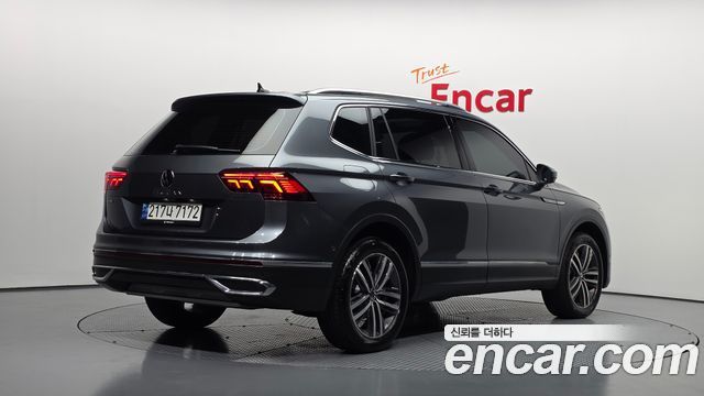 Volkswagen Tiguan 2.0 TSI Prestige - фото 1