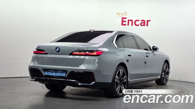 BMW i7 G70 xDrive 60 M sport - фото 1