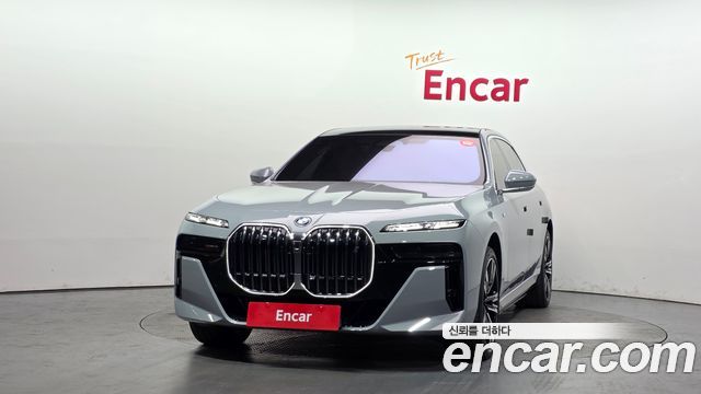 BMW i7 G70 xDrive 60 M sport - фото 2