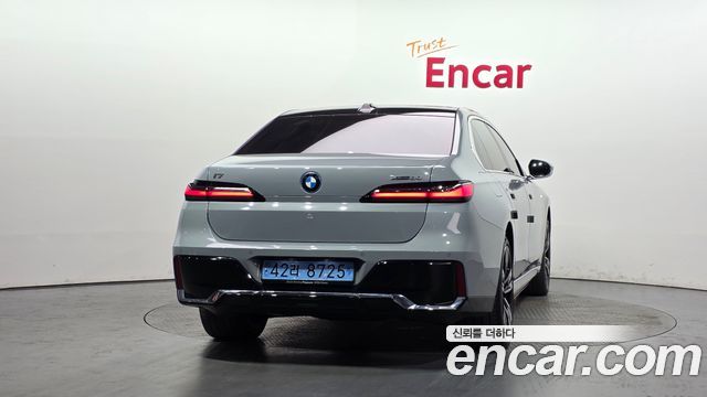 BMW i7 G70 xDrive 60 M sport - фото 3
