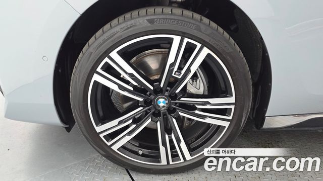 BMW i7 G70 xDrive 60 M sport - фото 4