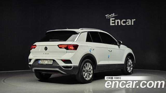 Volkswagen T-Roc 2.0 TDI Premium - фото 1