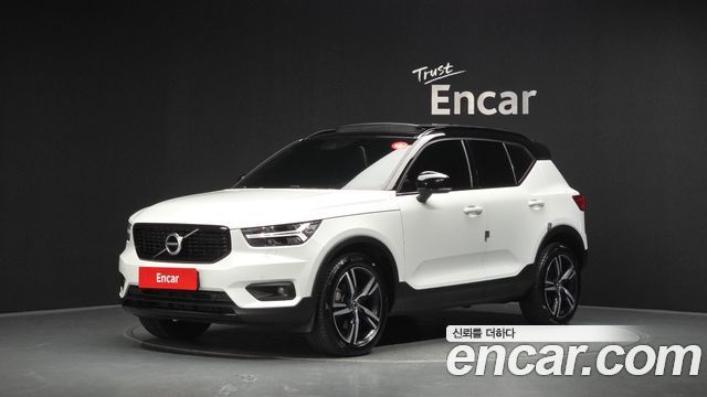 Volvo XC40 T4 R-Design - фото 0