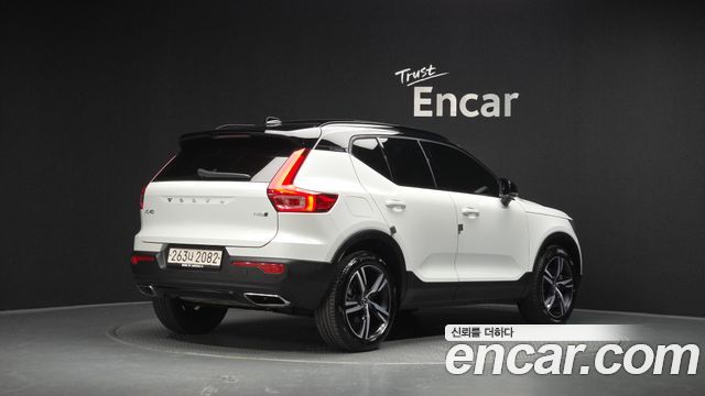 Volvo XC40 T4 R-Design - фото 1
