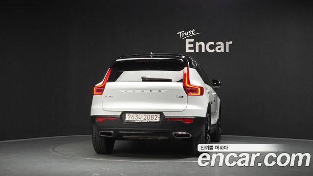 Volvo XC40 T4 R-Design - фото 3