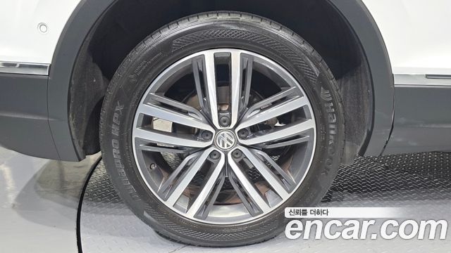 Volkswagen Tiguan 2.0 TDI Prestige - фото 4