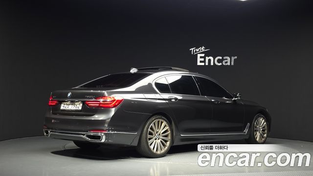 BMW 7-Series G11 750Li xDrive - фото 1