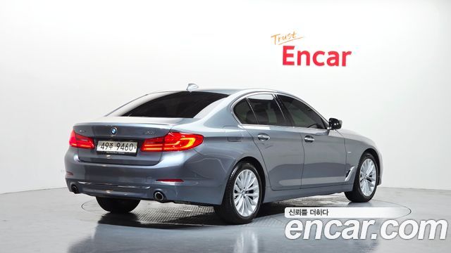BMW 5-Series G30 530i xDrive Luxury Plus - фото 1