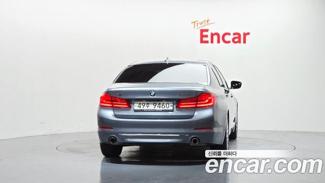 BMW 5-Series G30 530i xDrive Luxury Plus - фото 3