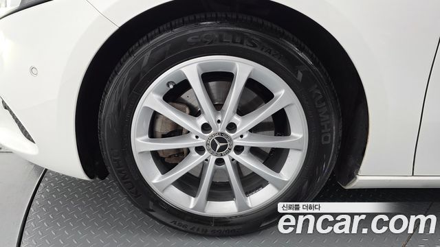 Mercedes-Benz A-Class W177 A220 Sedan - фото 4