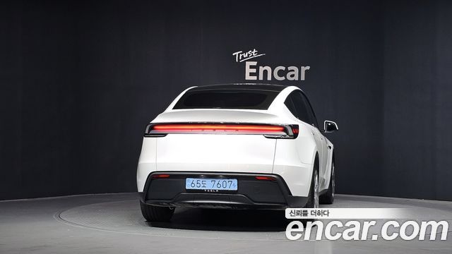 Tesla Model Y RWD - фото 3